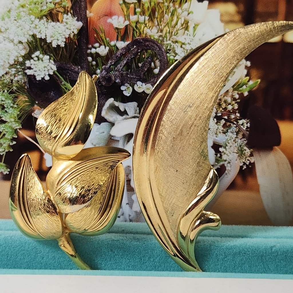 #2509, Signed Giovanni 1960's Brooches, Gold Plated.